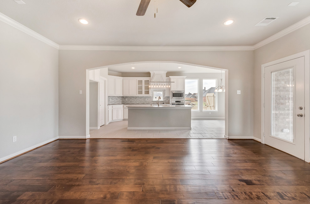 Minimalist home design photo in Dallas