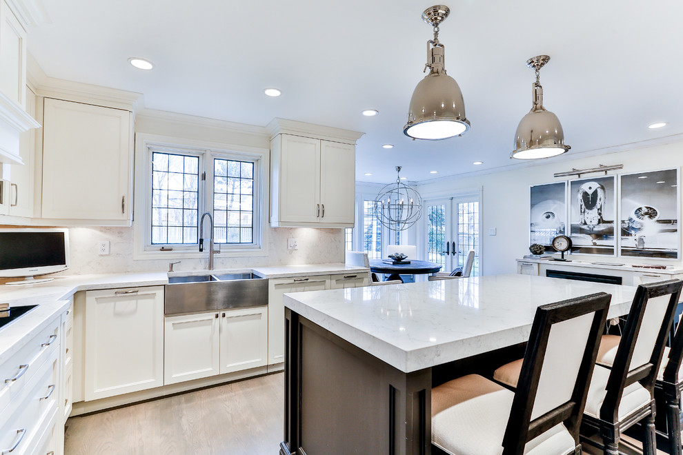 Transitional kitchen photo in Toronto