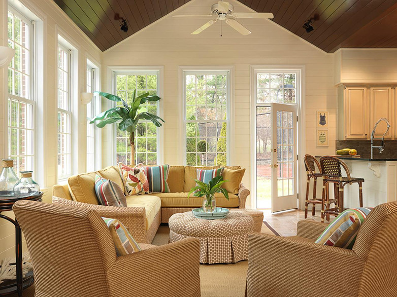 Example of a mid-sized beach style home design design