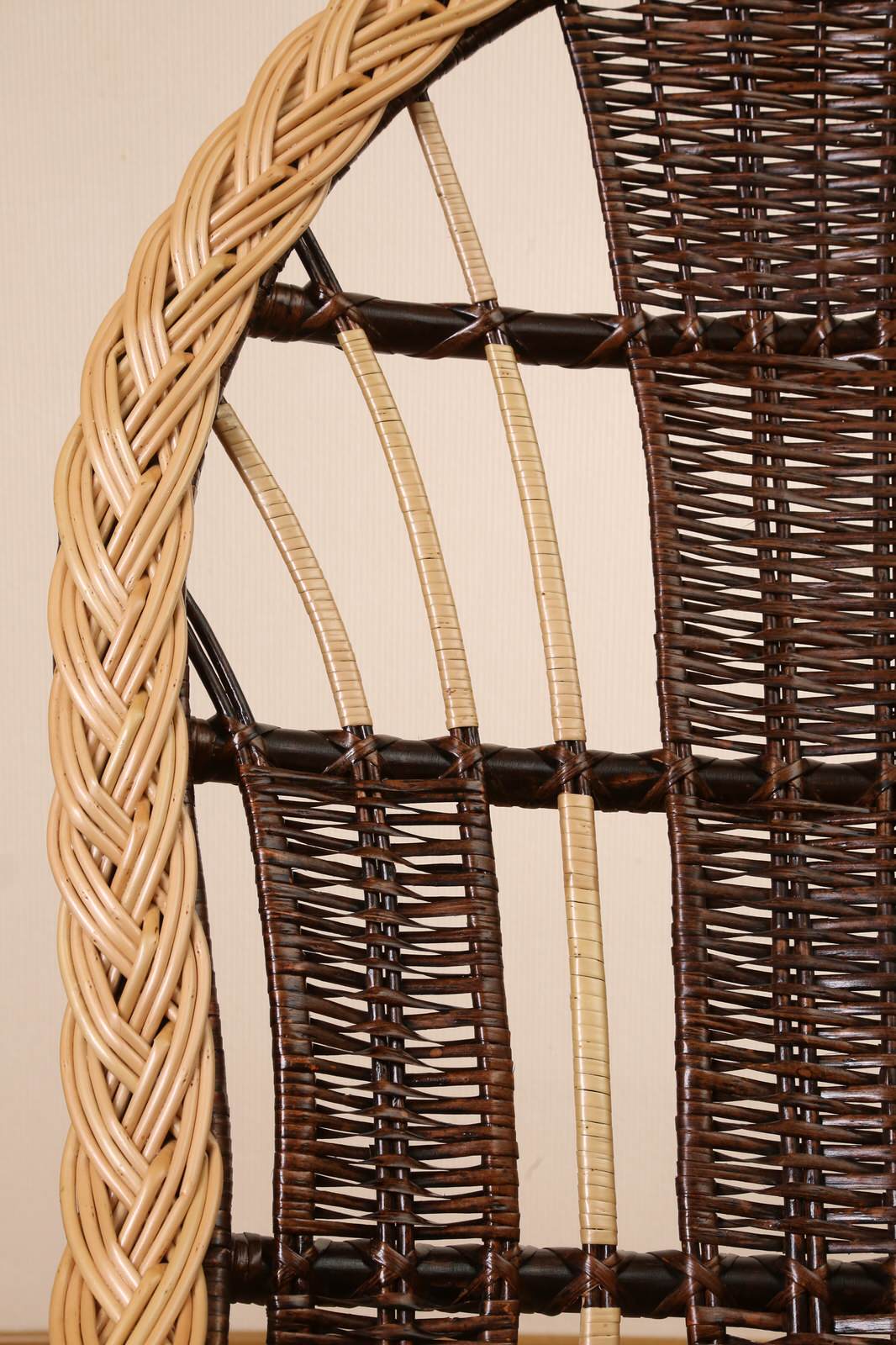 Гнуто-плетеная мебель