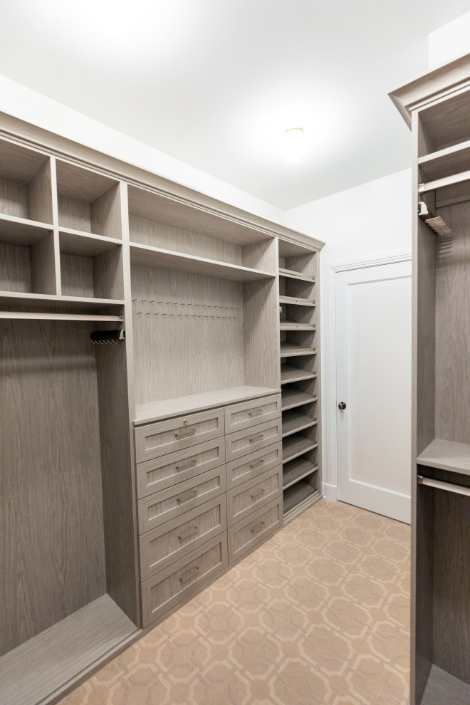 Transitional home design photo in Chicago