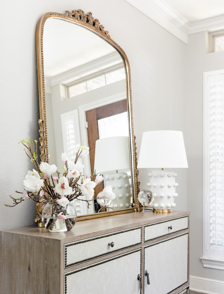 Foyer - mid-sized transitional foyer idea in Houston with gray walls