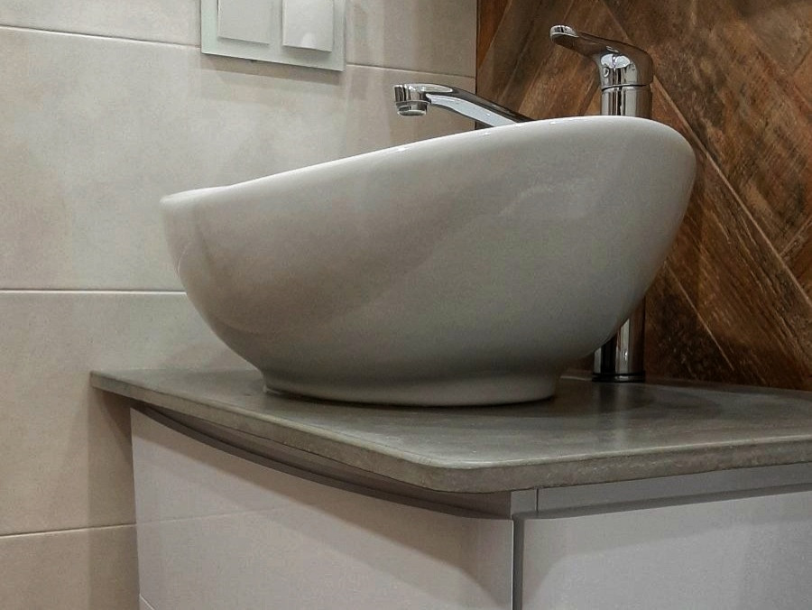 Столешница из бетона в ванную комнату