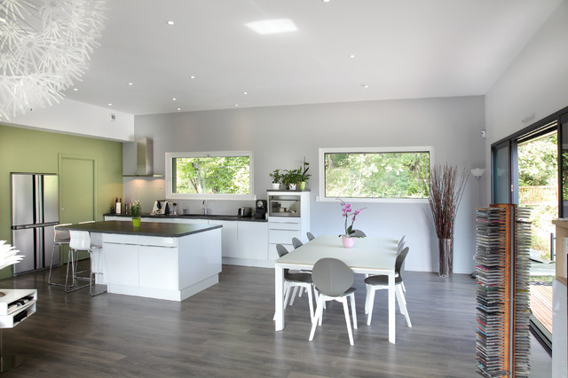 Maison bois contemporaine contemporary-dining-room