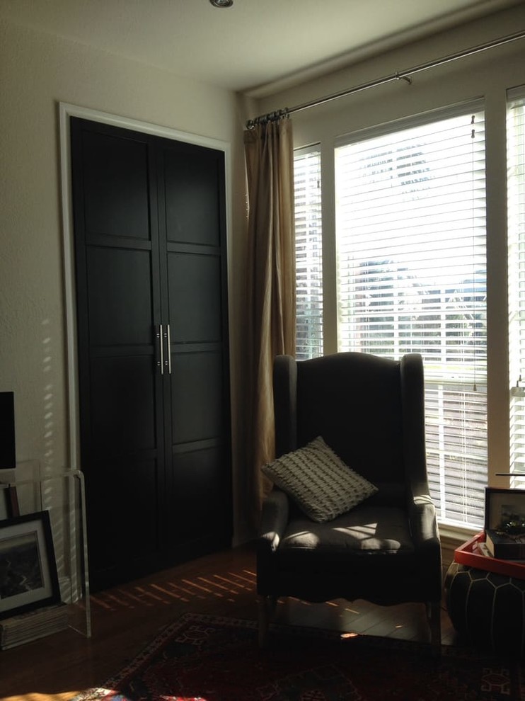 Transitional home design photo in Austin