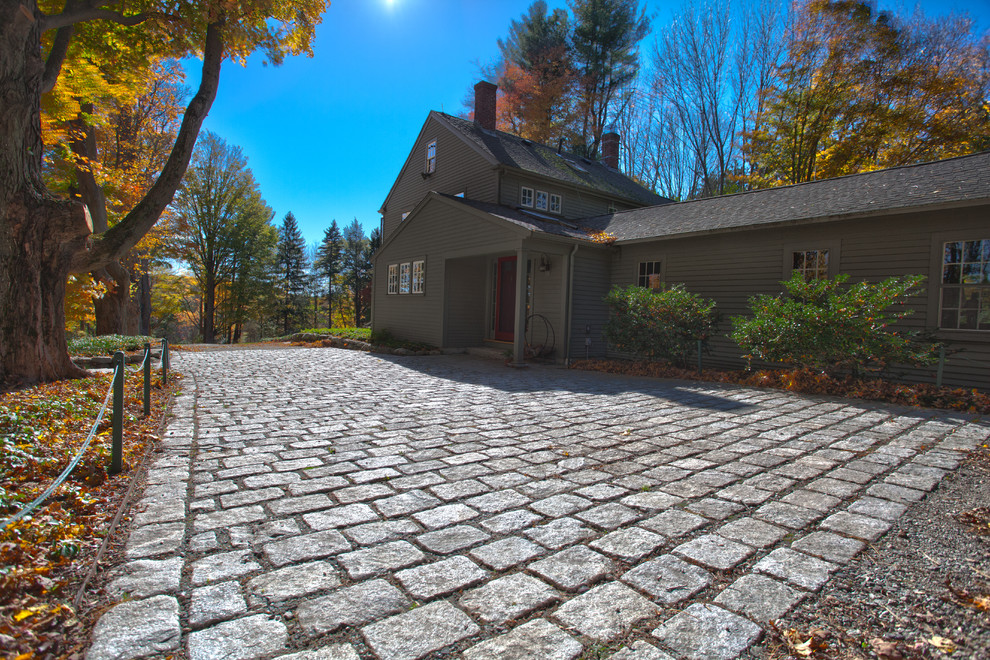 Mid-sized country front yard partial sun driveway in Boston with natural stone pavers for fall.