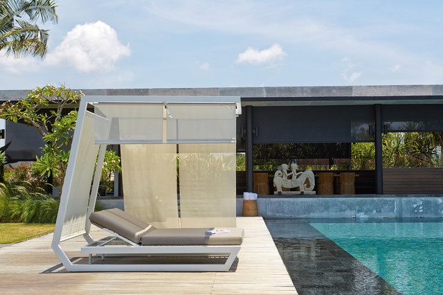 Terraza y jard&iacute;n coastal-deck