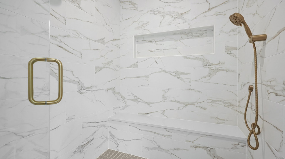 Inspiration for a transitional bathroom remodel in Columbus