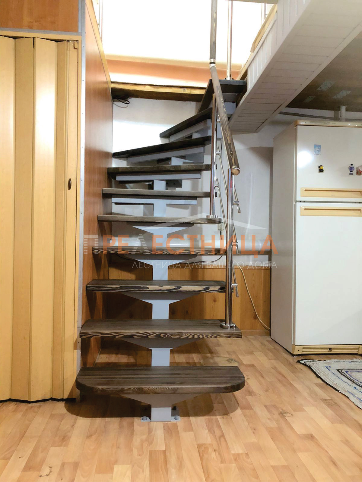 Г-образная лестница Ассоль-53 на металлокаркасе