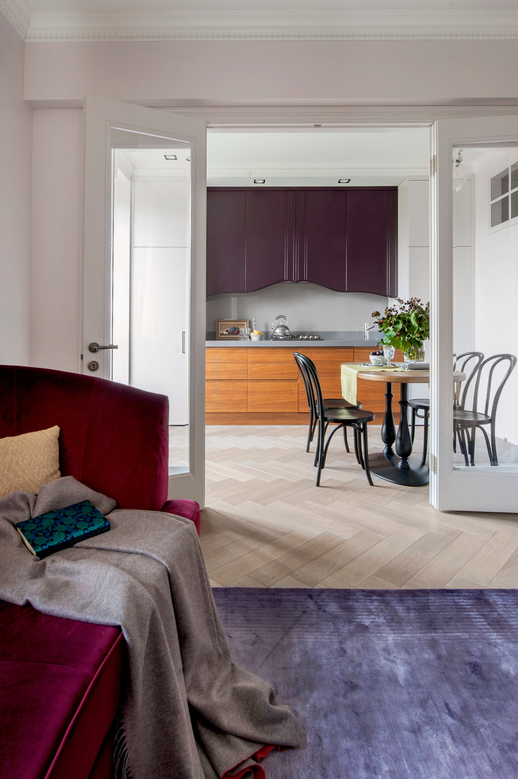 Квартира в доме по проекту архитектора Жолтовского.