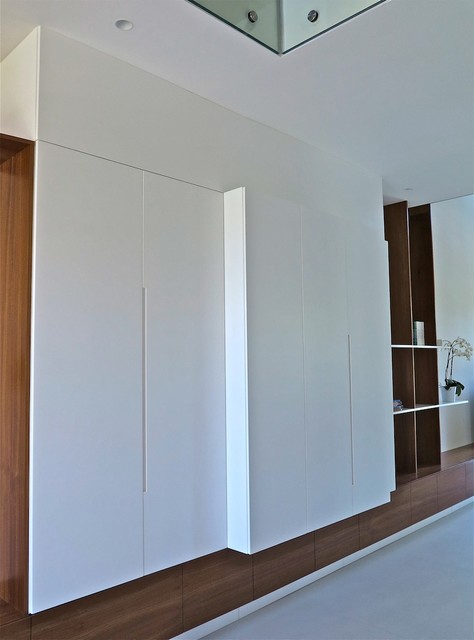 Salon / s&eacute;jour modern-foervaring-och-garderob