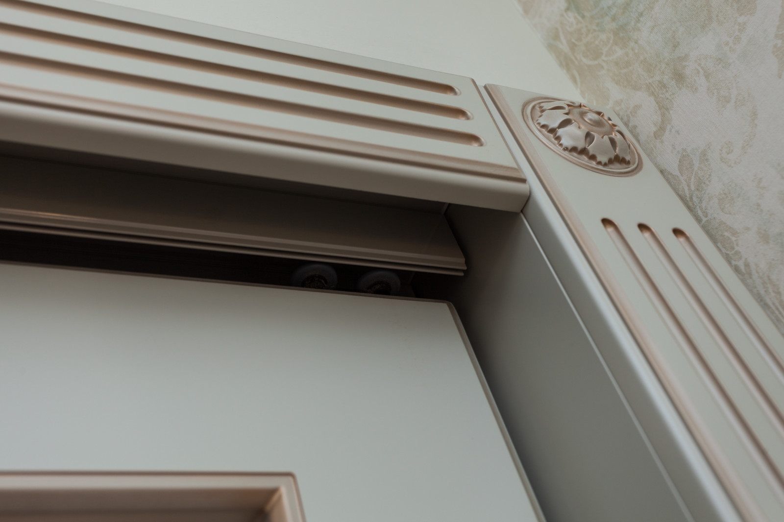 Шкаф-купе в стиле прованс