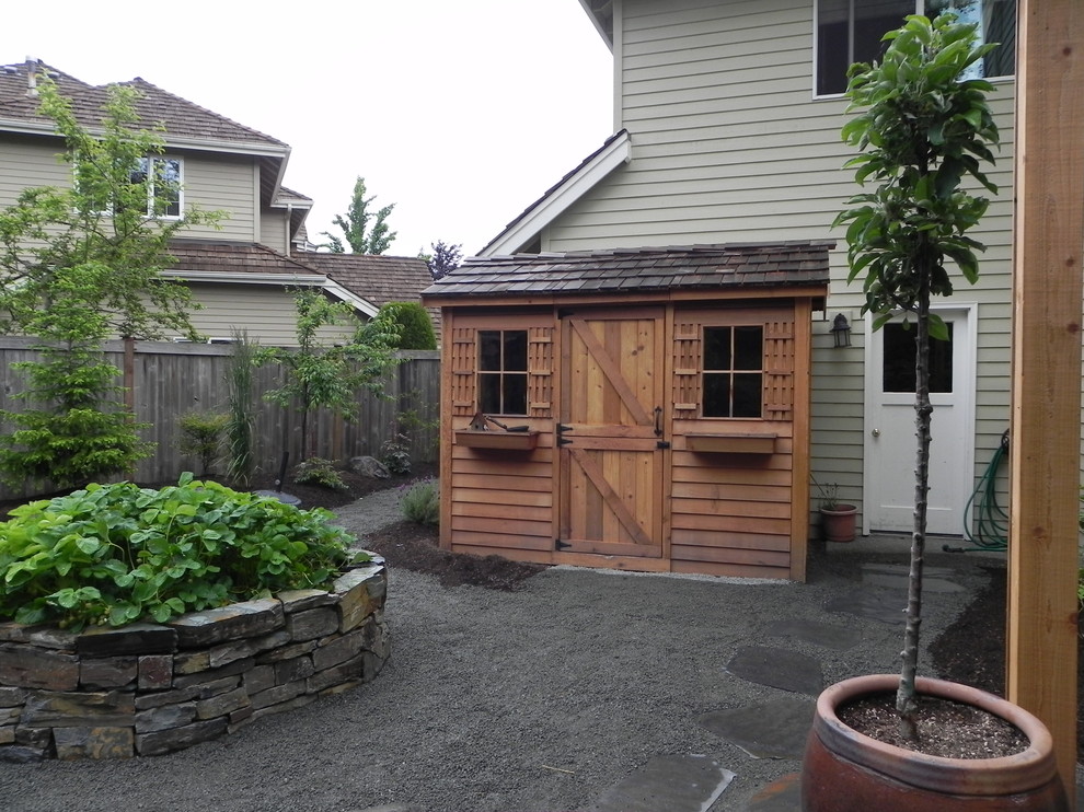 Design ideas for a mid-sized eclectic garden shed in Seattle.