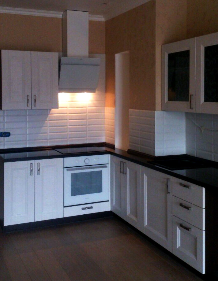 Contemporary L-Shape Kitchen