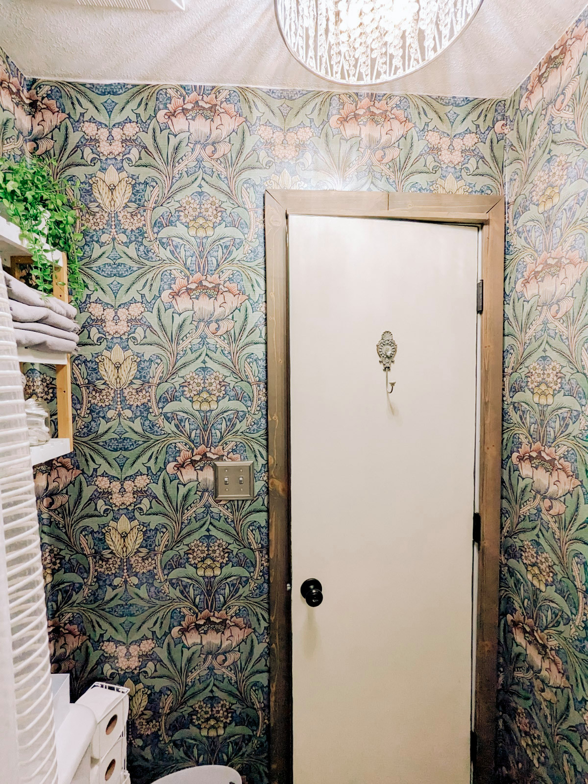 Bathroom wallpaper