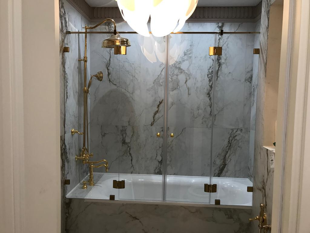 Перегородки с золотым профилем