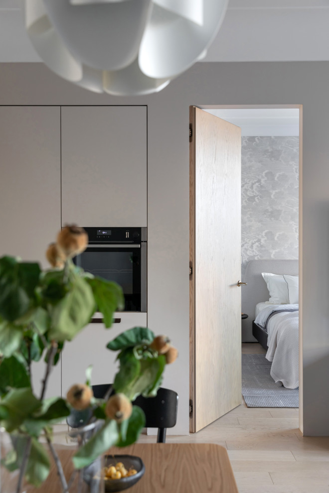 Белая кухня нестандартного размещения