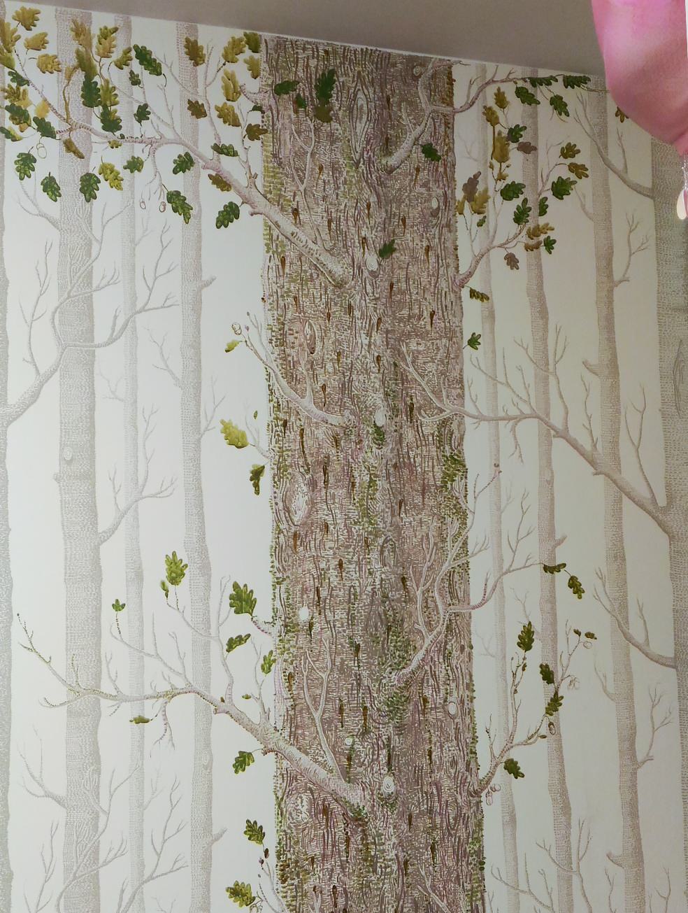 Роспись по бумажным обоям