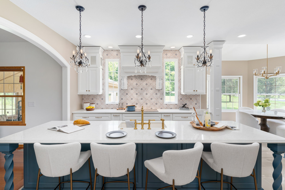 Inspiration for a transitional home design remodel in Columbus