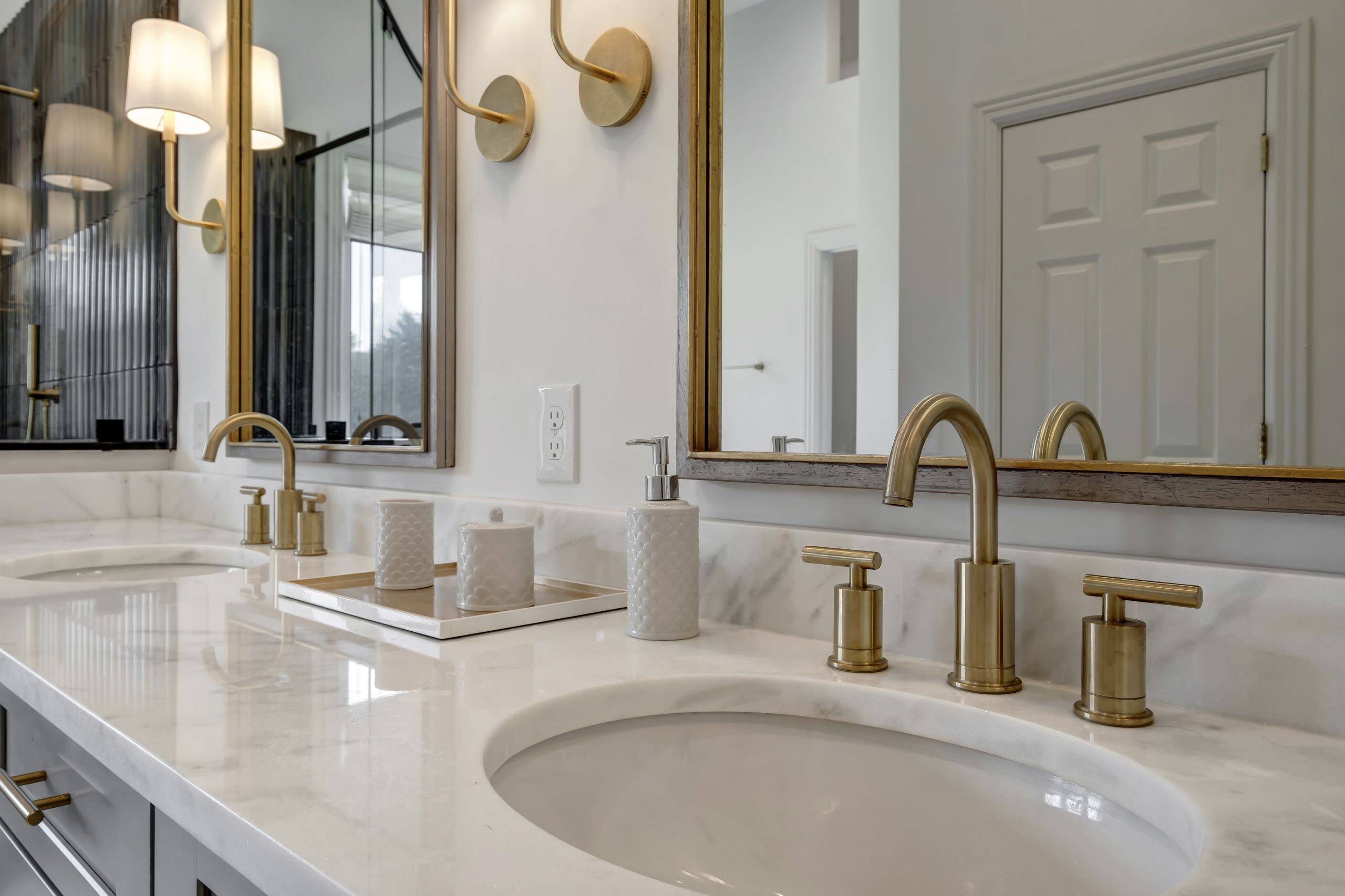 Elegant tile bath