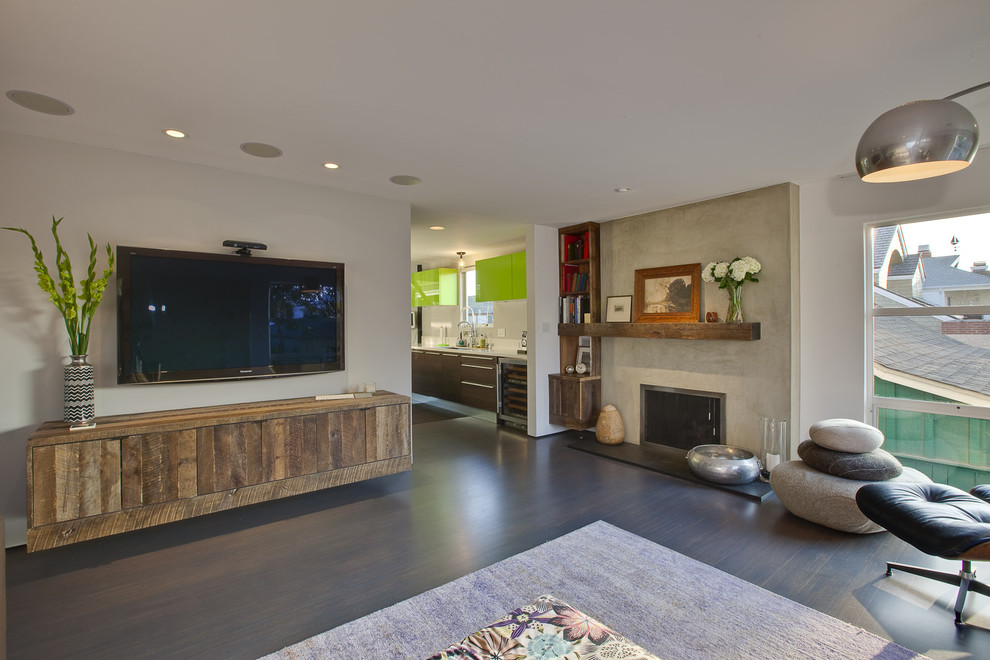 This is an example of a modern living room in Los Angeles with a wall-mounted tv.