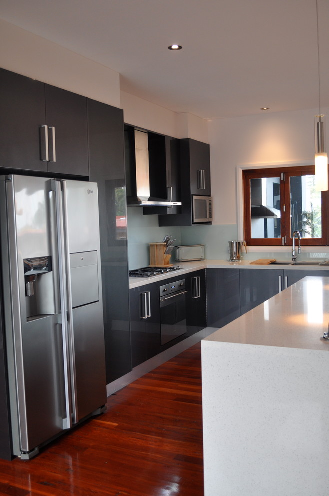 Inspiration for a coastal kitchen remodel in Wollongong