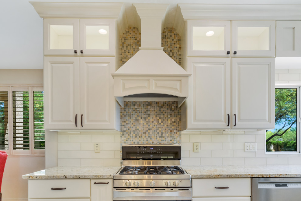 Kitchen - transitional kitchen idea