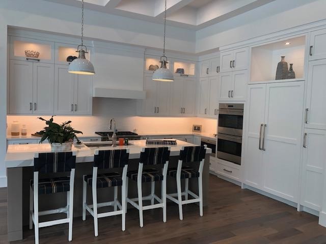 Transitional kitchen photo in Miami
