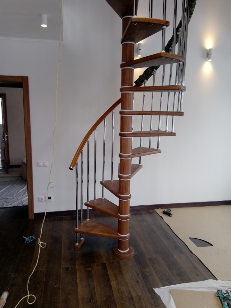 Винтовая лестница из бука