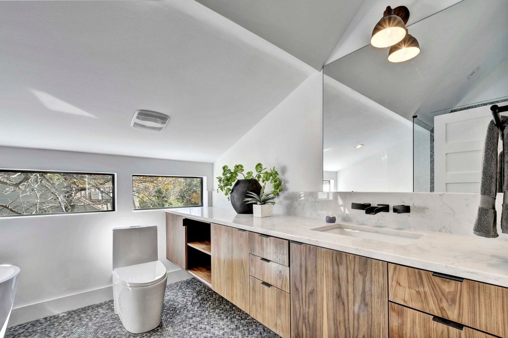 Inspiration for a modern home design remodel in Austin