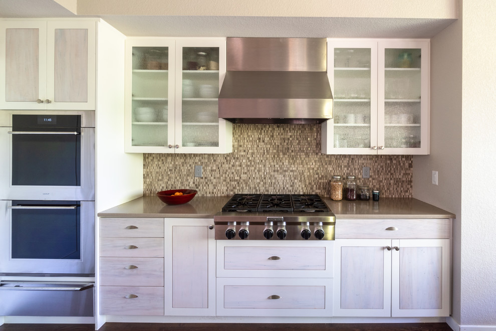 Eat-in kitchen - transitional l-shaped eat-in kitchen idea in Denver with shaker cabinets and an island