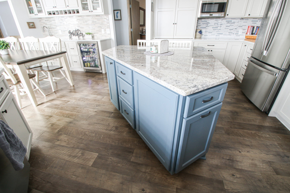 Kitchen - transitional kitchen idea