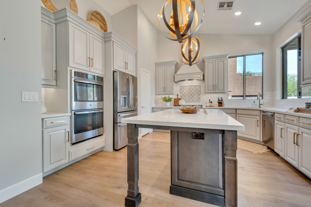 Transitional kitchen photo in Phoenix