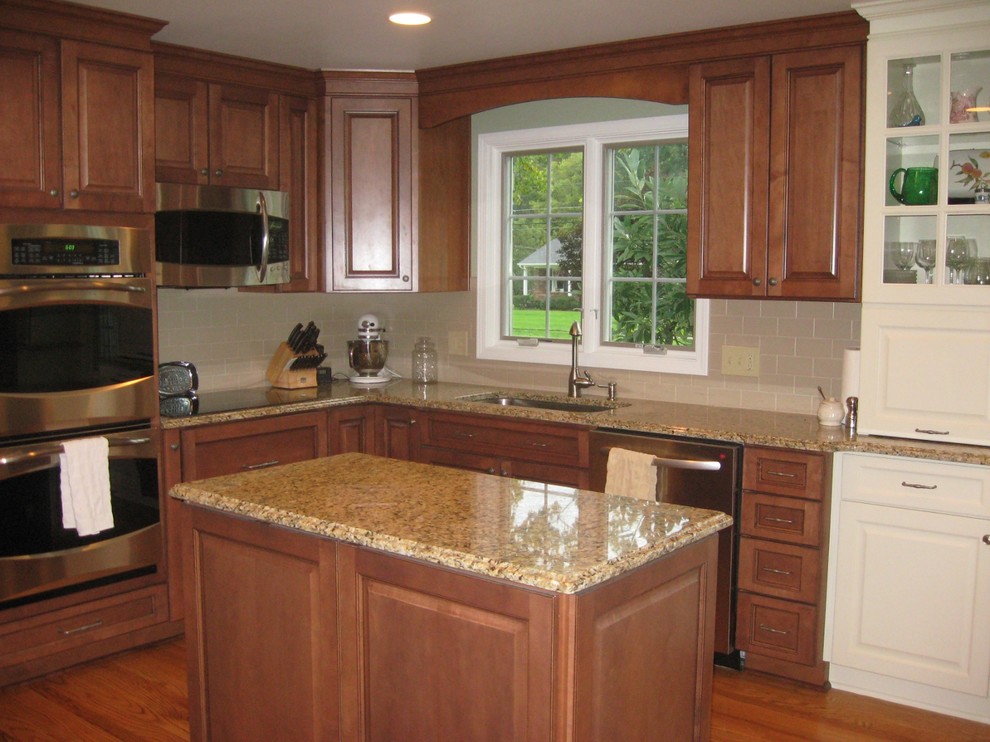Traditional kitchen in Cleveland.