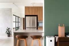Houzz Tour: Executive Flat Opens up to Sun, Breeze and Friends