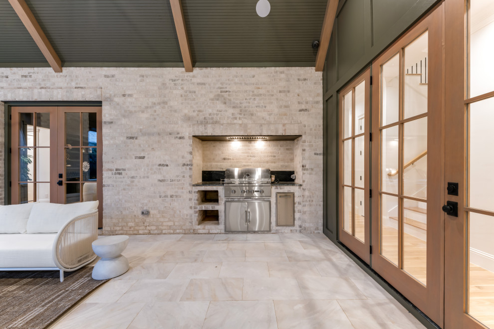 Example of a transitional home design design in Dallas