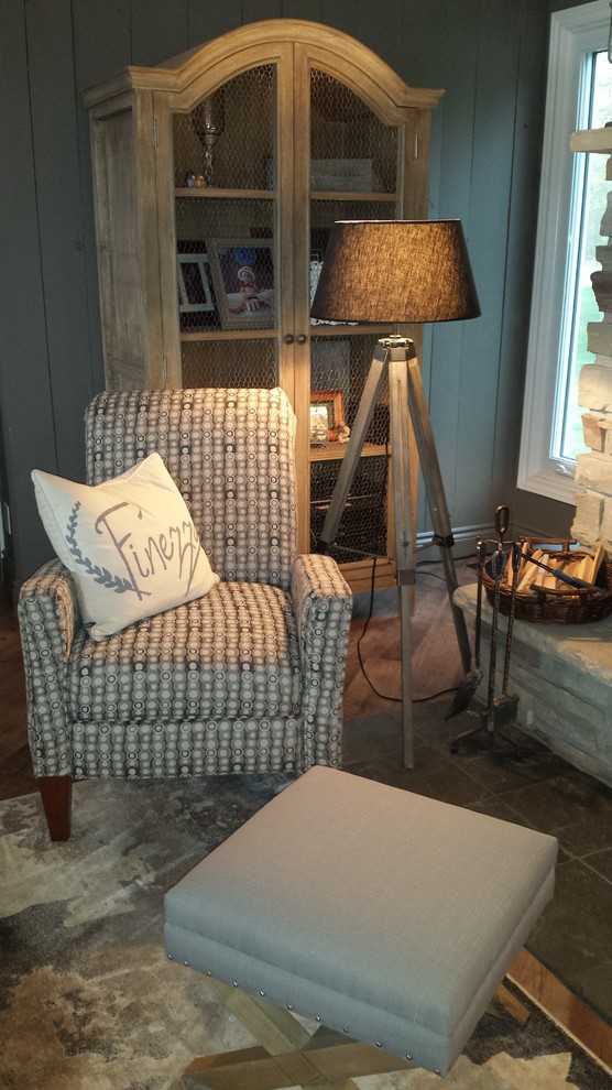 Inspiration for a rustic home design remodel in Toronto