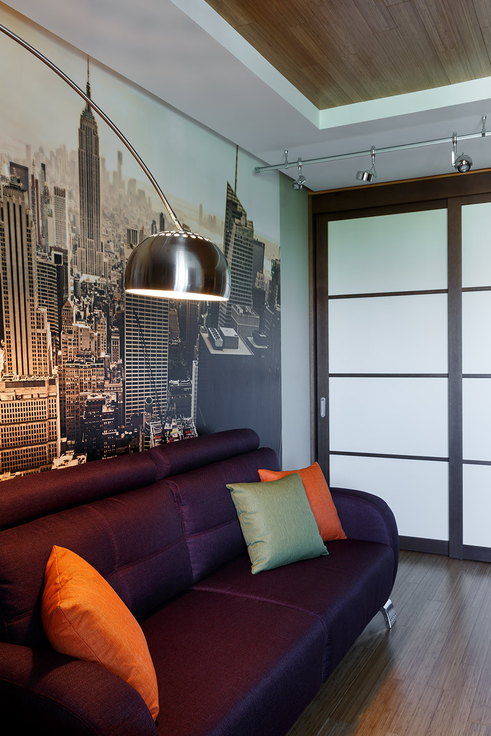 "Вокруг зеркальной колонны"