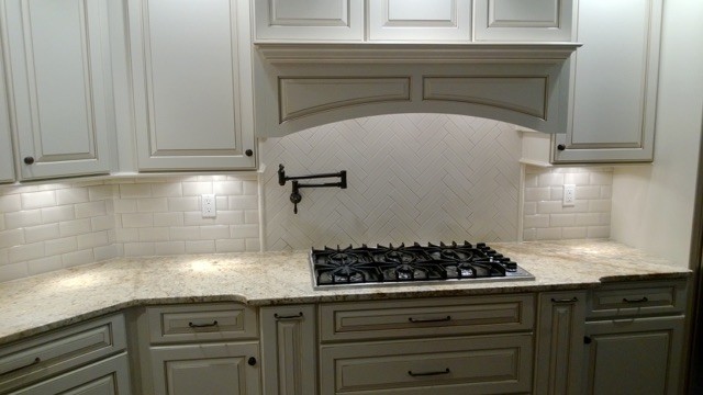 Kitchen - kitchen idea in Miami