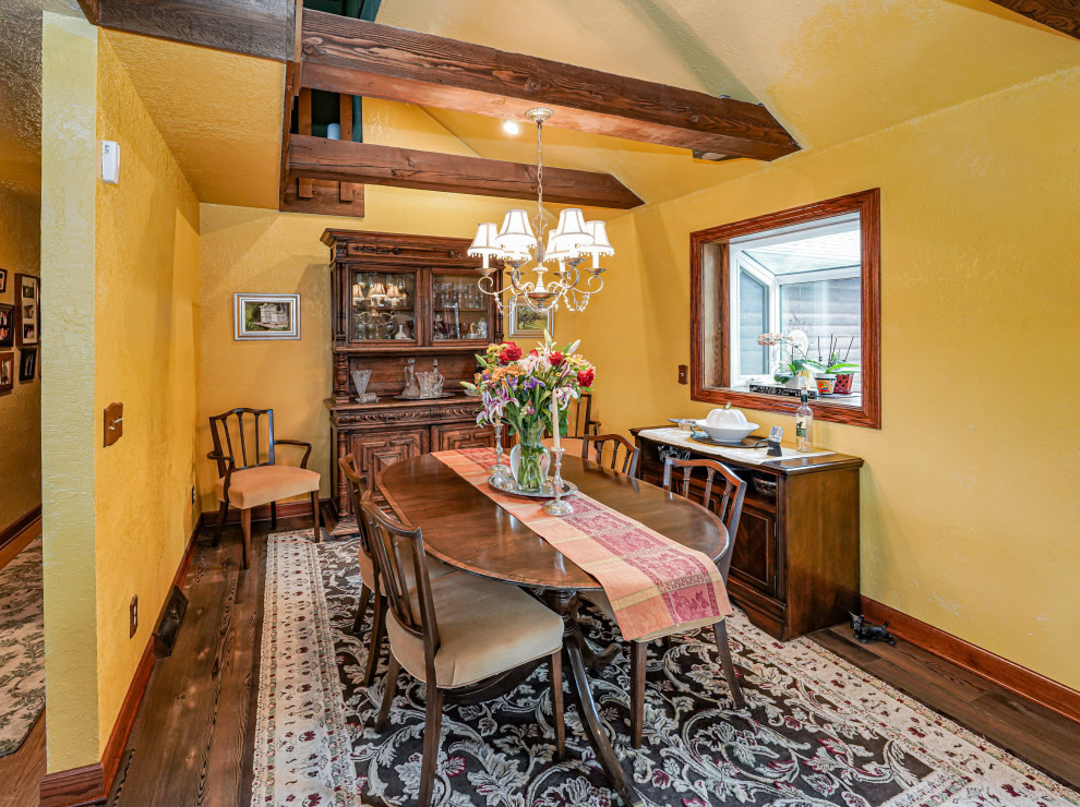 Example of a mountain style dining room design in Milwaukee