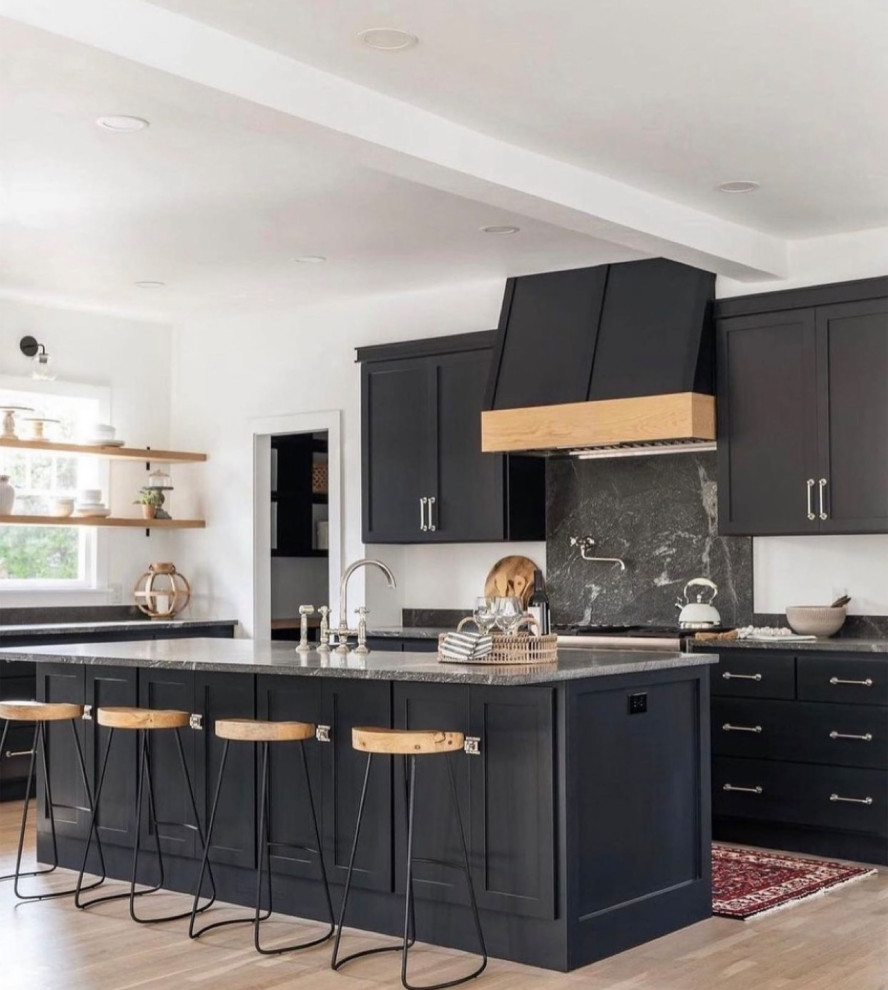 Inspiration for a large l-shaped open plan kitchen in Dallas with an undermount sink, shaker cabinets, black cabinets, marble benchtops, multi-coloured splashback, stone slab splashback, coloured appliances, light hardwood floors, with island, brown floor and black benchtop.