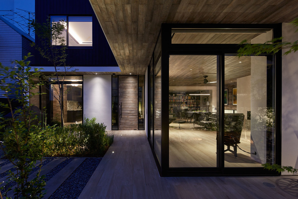 Design ideas for a contemporary two-storey exterior in Tokyo.