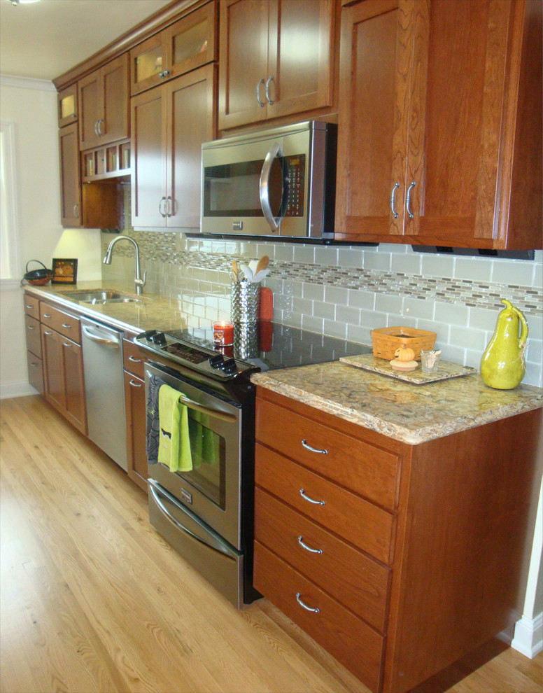 Example of a transitional kitchen design in Minneapolis