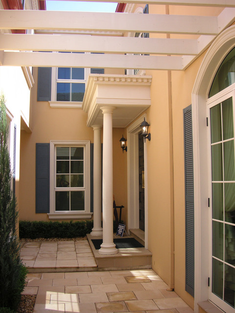 Entry Courtyard mediterraneo-facciata