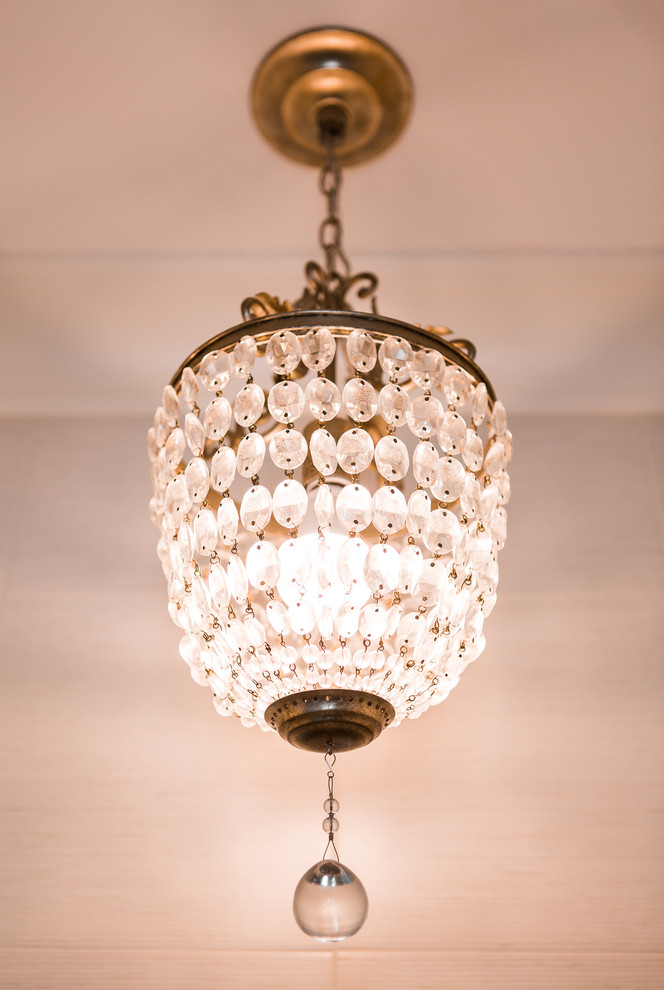 Example of a transitional home design design in Boston