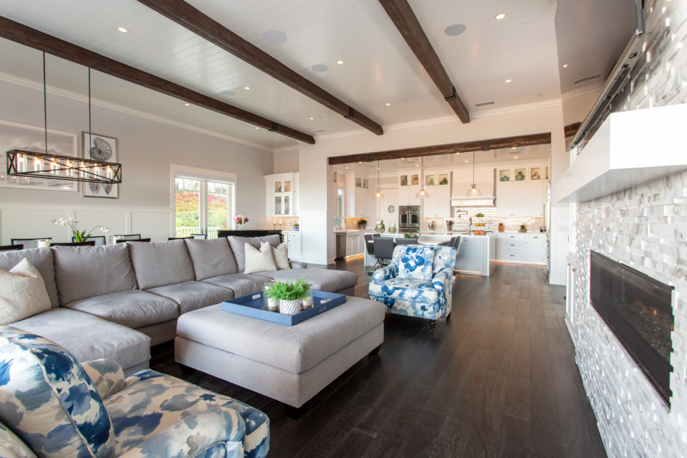 Kitchen - transitional kitchen idea in Orange County