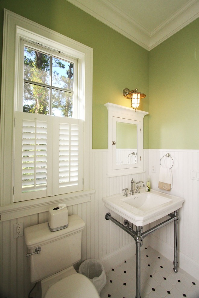 Photo of a traditional powder room in Jacksonville.