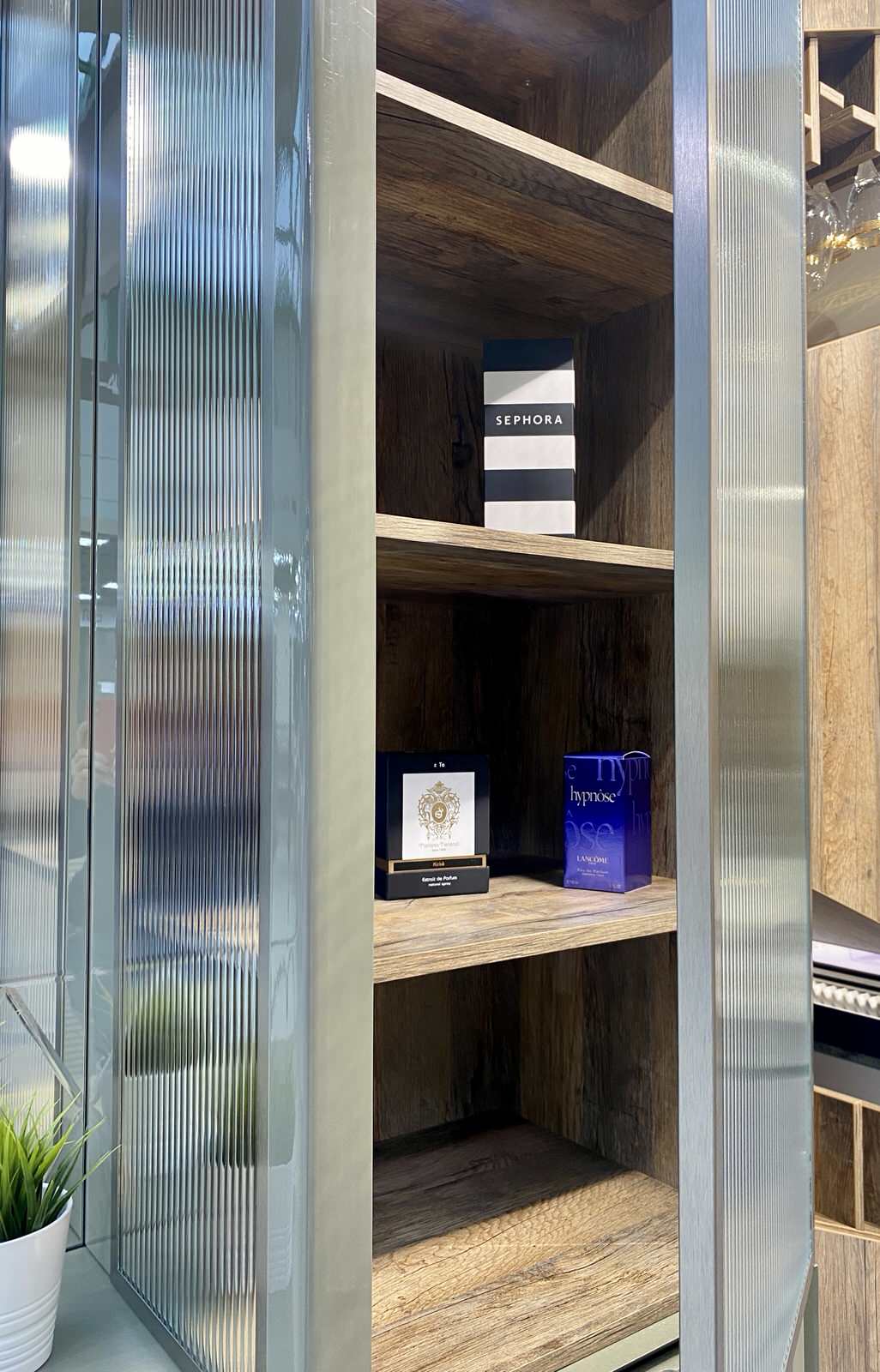 Корпусная мебель в прихожую.