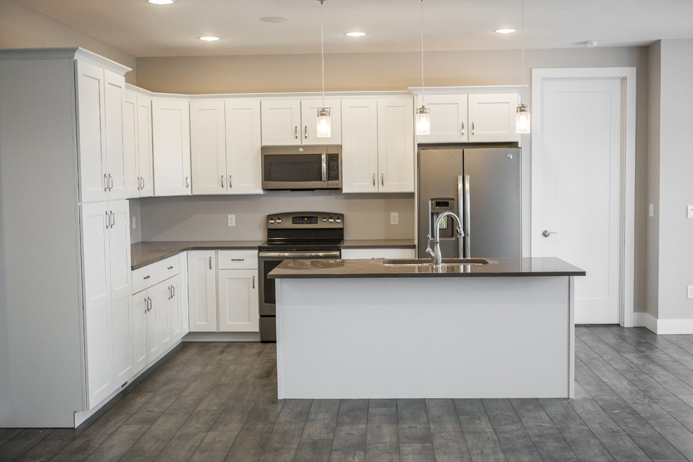 Transitional kitchen photo in Cedar Rapids