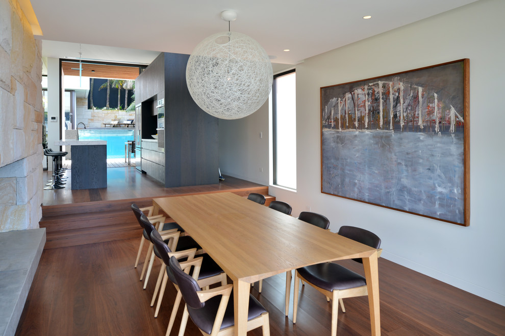 Example of a minimalist dining room design in Sydney